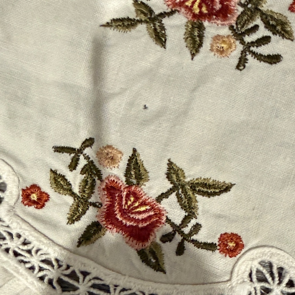 Embroidered Floral Lace Doily Set - Picture 6 of 8